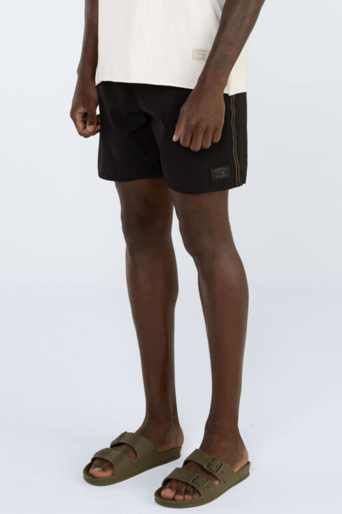 Boardshorts com fita bordada