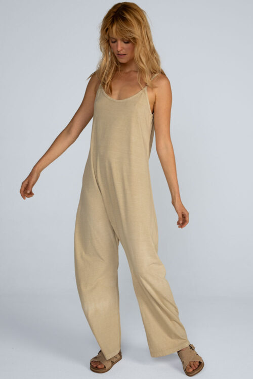 Alternative view of Macacão alças estonado