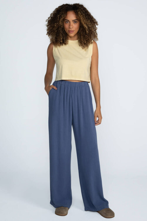 Alternative view of Cropped malha estonada