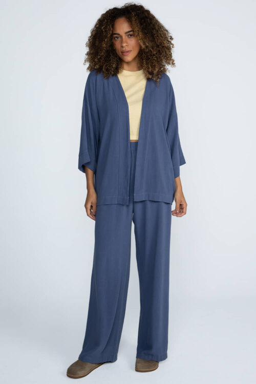 Alternative view of Kimono Manga longa