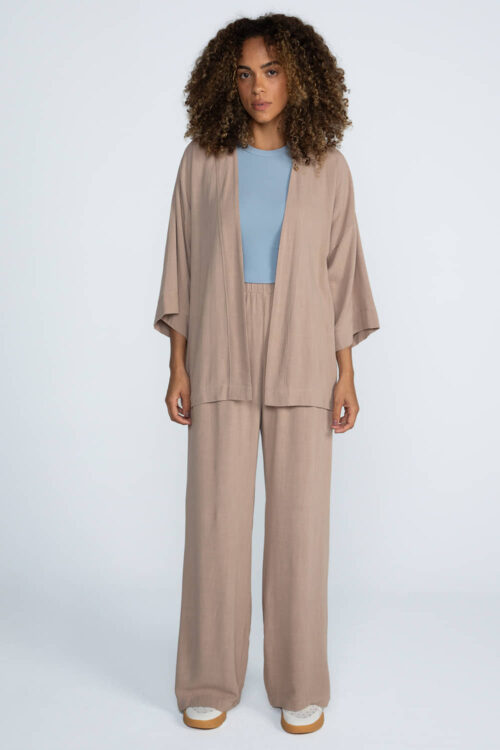 Alternative view of Kimono Manga longa